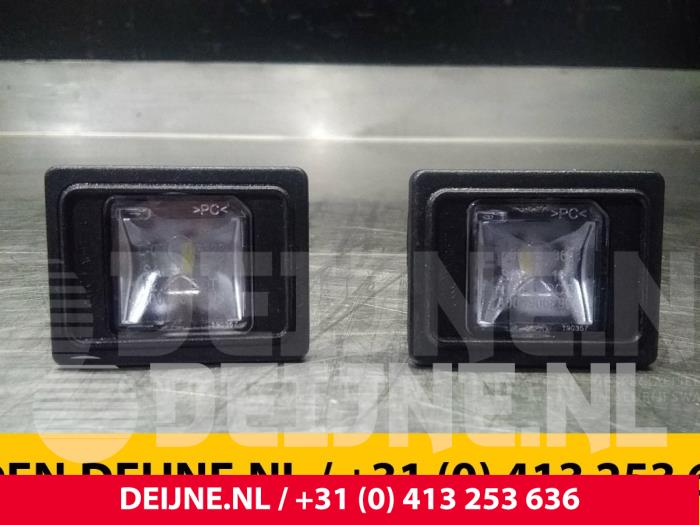 Mercedes Vito Kennzeichenbeleuchtung O42160