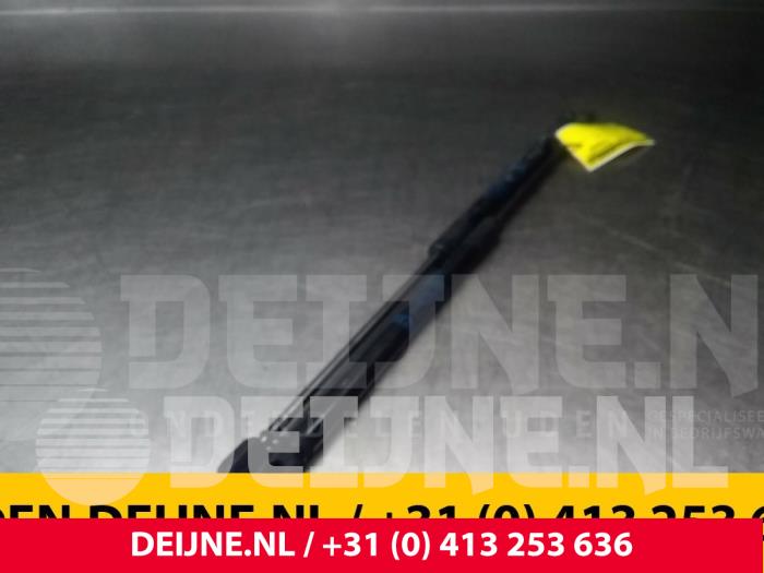Mercedes C-Klasse Set of tailgate gas struts O42614