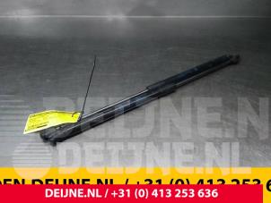 Mercedes C-Klasse Set of tailgate gas struts O42614 photo 2