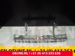 Gebruikte Treeplank achter Hyundai H350 Prijs € 121,00 Inclusief btw aangeboden door van Deijne Onderdelen Uden B.V.