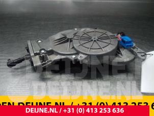 Gebruikte Achterklep motor Mercedes C Estate (S205) C-200 2.0 CGI 16V Prijs € 170,00 Margeregeling aangeboden door van Deijne Onderdelen Uden B.V.