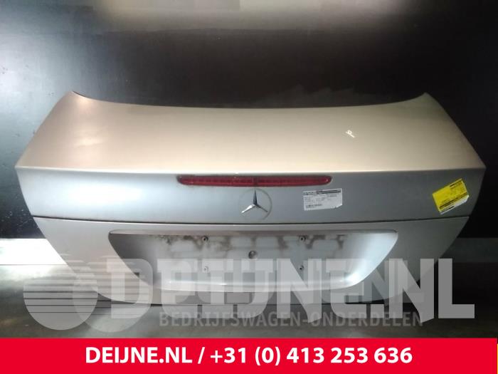 Mercedes E-Klasse Heckklappe O42700