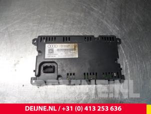 Audi A4 Display Multi Media regelunit O42990 foto 2
