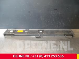 Mercedes E-Klasse Luggage compartment cover O43027 photo 2
