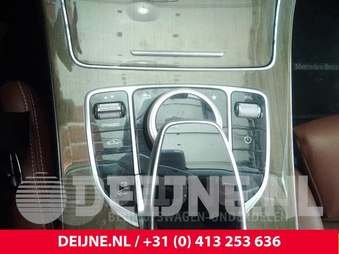 Mercedes C-Klasse Multi-media control unit O43243