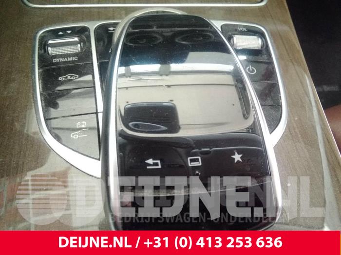 Mercedes C-Klasse Multi-media control unit O43244
