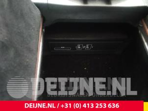 Gebruikte Regelunit Multi Media Mercedes C Estate (S205) C-200 2.0 CGI 16V Prijs € 60,00 Margeregeling aangeboden door van Deijne Onderdelen Uden B.V.