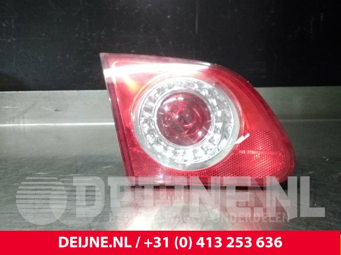 Volkswagen Passat Taillight, left O44203