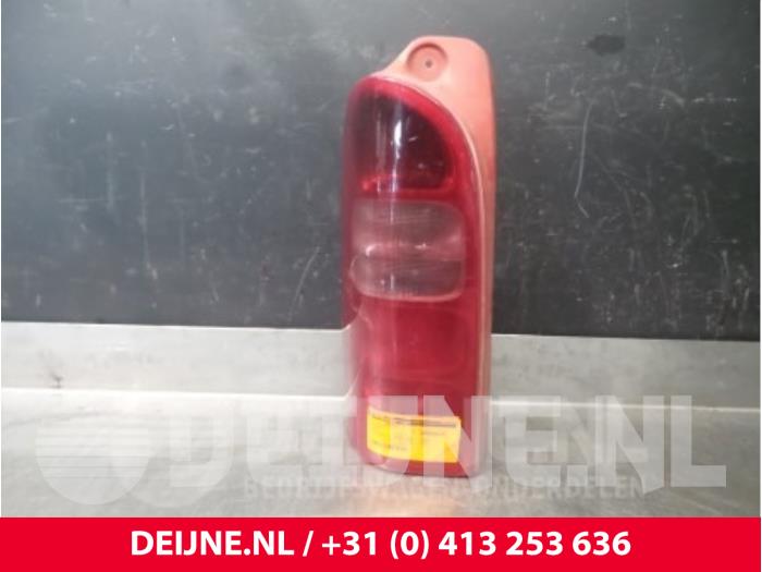 Nissan Interstar Rücklicht links O44312