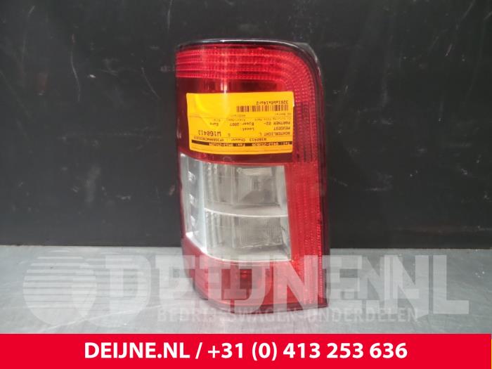 Peugeot Partner Achterlicht links O44366