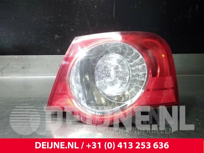 Volkswagen Passat Taillight, right O44705