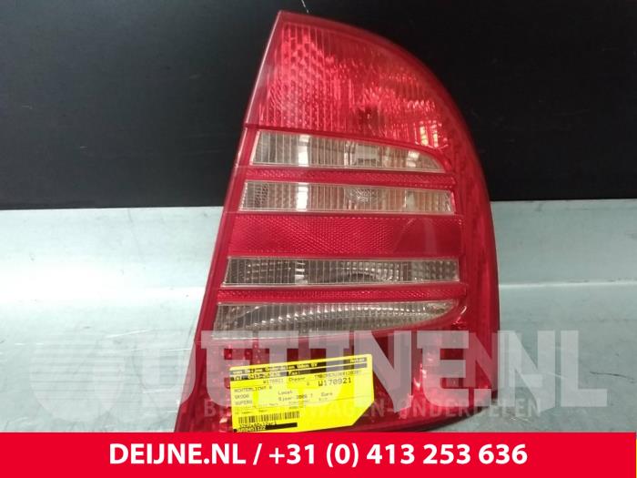 Skoda Superb Achterlicht rechts O44824