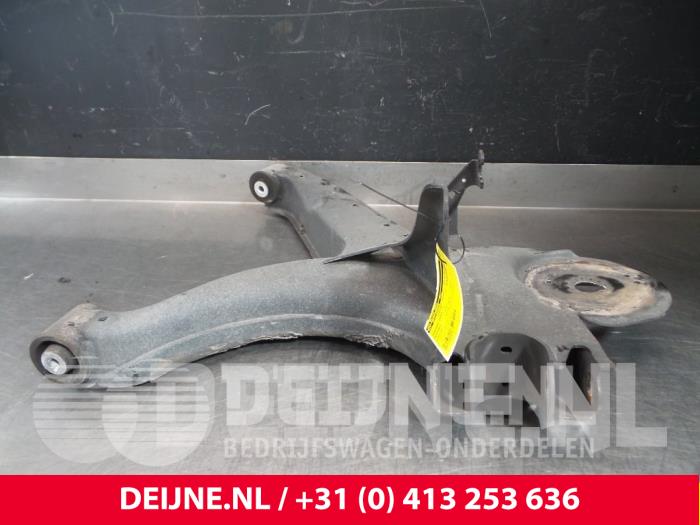 Mercedes Vito Draagarm onder links-achter O45489