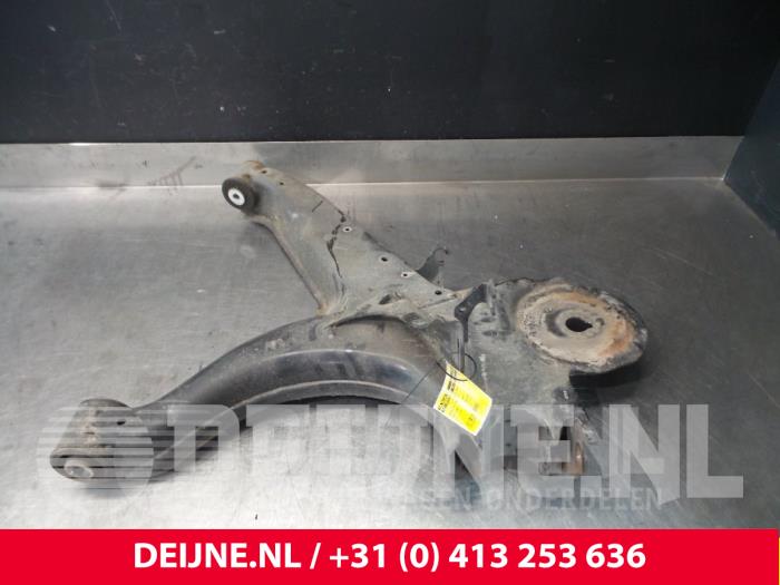 Mercedes Vito Draagarm onder links-achter O45491