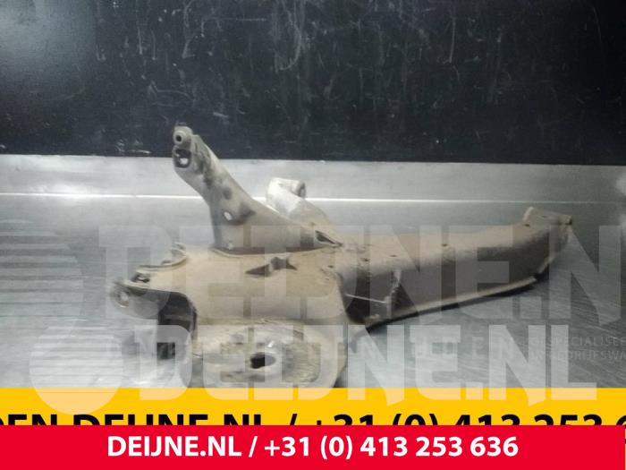 Mercedes Vito Draagarm onder links-achter O45495