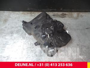 Opel Vivaro Adblue tank O45569 foto 2