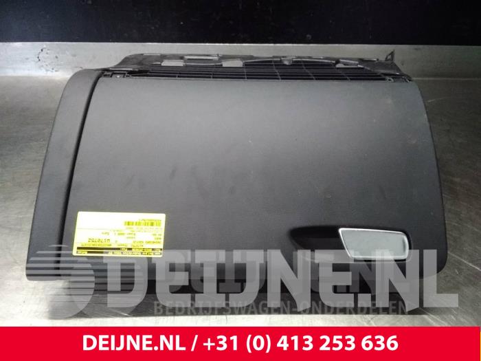 Audi A4 Handschuhfach O45805