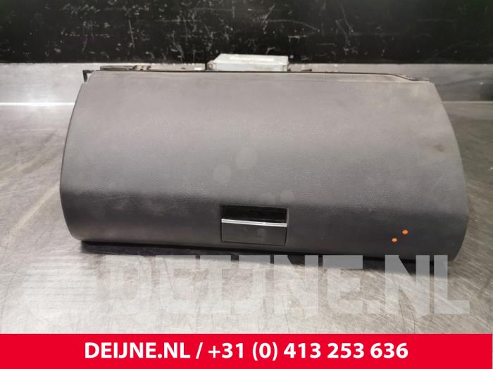 Mercedes A-Klasse Glovebox O45816