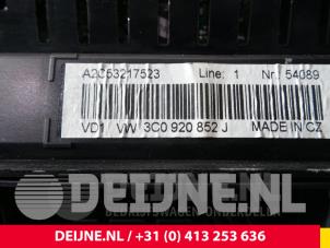Volkswagen Passat Kilometerteller KM O46327 foto 3