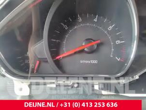 Peugeot 208 Odometer KM O46437 photo 2