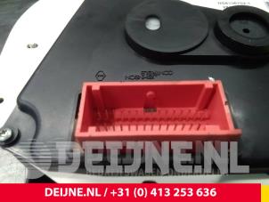 Renault Trafic Tacho - Kombiinstrument KM O46477 foto 4