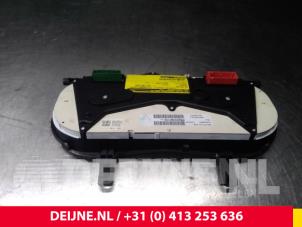 Renault Trafic Tacho - Kombiinstrument KM O46477 foto 3
