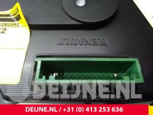 Renault Trafic Kilometerteller KM O46481 foto 4