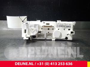 Mercedes B-Klasse Heater control panel O46652 photo 3