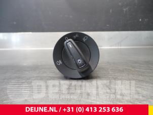 Gebruikte Schakelaar Licht Volkswagen Crafter (SY) 2.0 TDI Prijs € 42,35 Inclusief btw aangeboden door van Deijne Onderdelen Uden B.V.