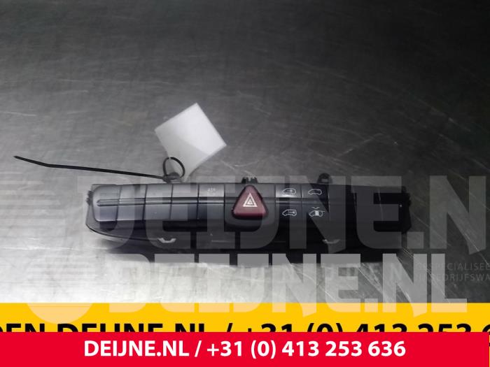 Mercedes Vito Paniekverlichtings Schakelaar O48157