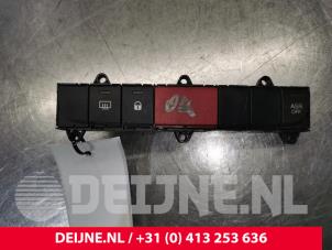 Gebruikte Gevarenlicht Schakelaar Citroen Jumper Prijs € 24,20 Inclusief btw aangeboden door van Deijne Onderdelen Uden B.V.