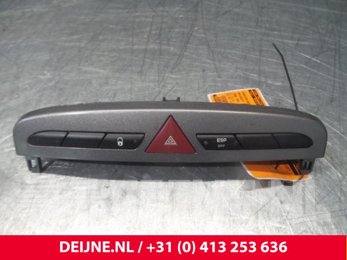 Peugeot 308 Panikbeleuchtung Schalter O48182