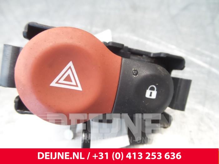 Renault Clio Paniekverlichtings Schakelaar O48183