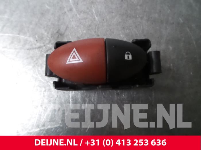 Renault Twingo Panikbeleuchtung Schalter O48185