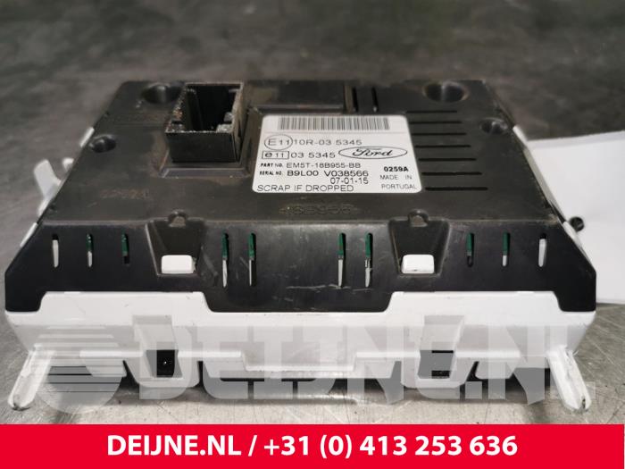 Display Interieur van een Ford Transit Custom 2015