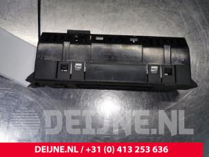 Opel Vivaro Display Interieur O48312 foto 3