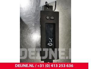 Gebruikte Display Interieur Opel Corsa Prijs € 15,00 Margeregeling aangeboden door van Deijne Onderdelen Uden B.V.