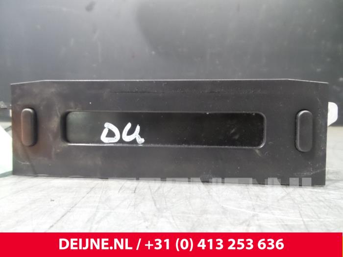 Gebruikte Display Interieur Peugeot Partner Prijs € 36,30 Inclusief btw aangeboden door van Deijne Onderdelen Uden B.V.