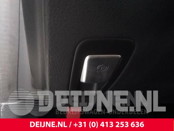 Mercedes C-Klasse Parking brake switch O48381