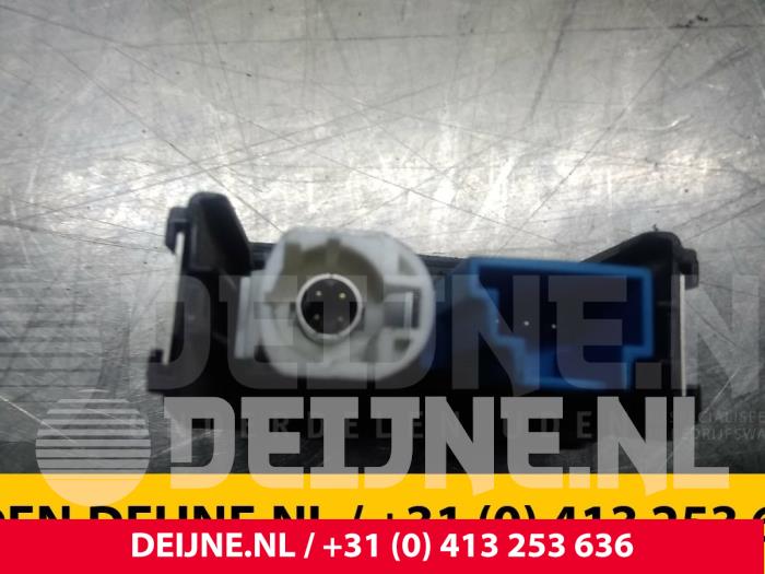 Mercedes Vito AUX/USB aansluiting O48387