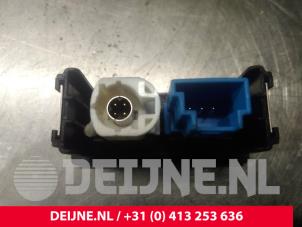 Mercedes Vito AUX / USB-Anschluss O48389 foto 2