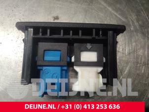Mercedes Vito AUX / USB-Anschluss O48389 foto 3