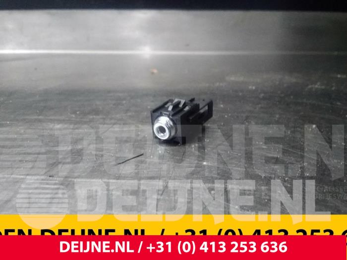 Peugeot Expert AUX / USB-Anschluss O48394
