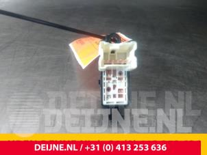 Nissan NV200 Elektrisch Raam Schakelaar O48554 foto 2