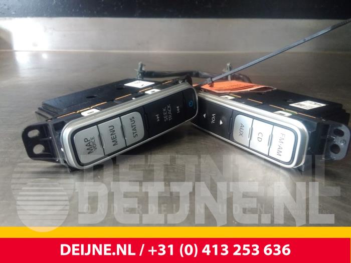 Nissan NV200 Radiobedienfeld O48716