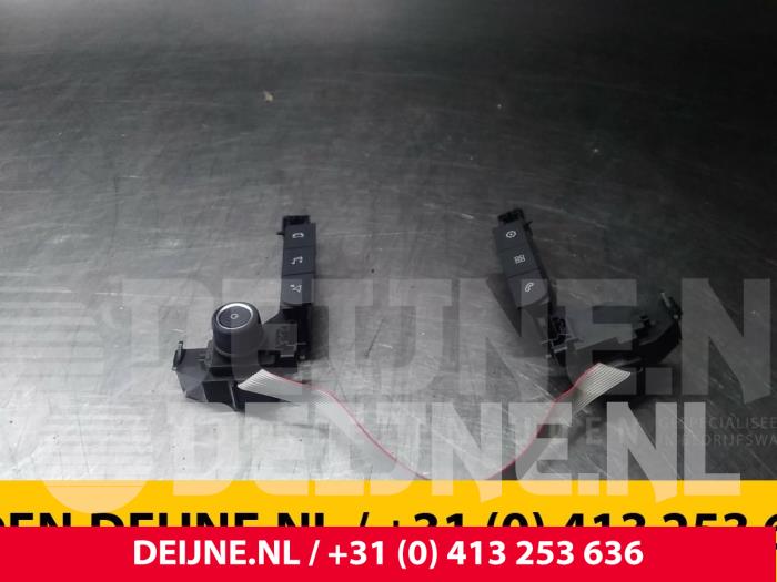 Peugeot Expert Radiobedienfeld O48718