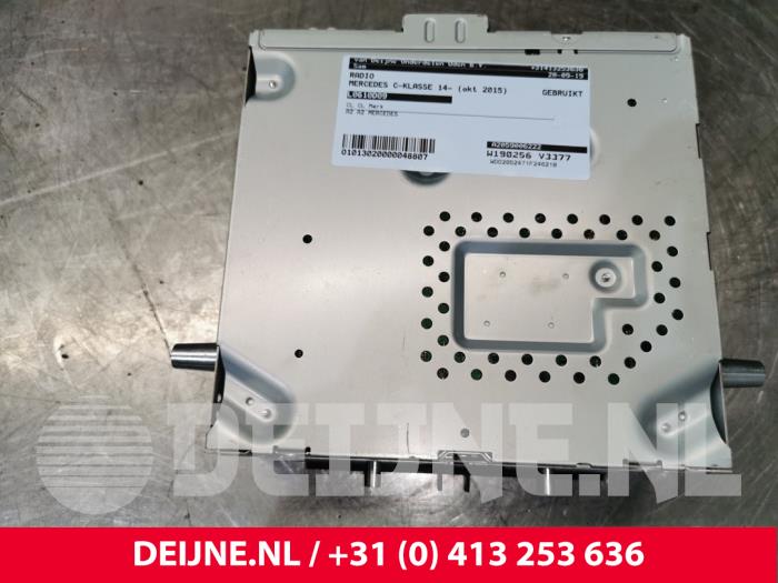 Mercedes C-Klasse Radio O48807