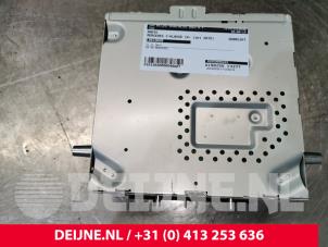 Gebruikte Radio Mercedes C Estate (S205) C-200 2.0 CGI 16V Prijs € 225,00 Margeregeling aangeboden door van Deijne Onderdelen Uden B.V.