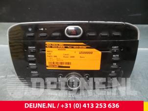 Gebruikte Radio Fiat Grande Punto (199) Prijs € 35,00 Margeregeling aangeboden door van Deijne Onderdelen Uden B.V.