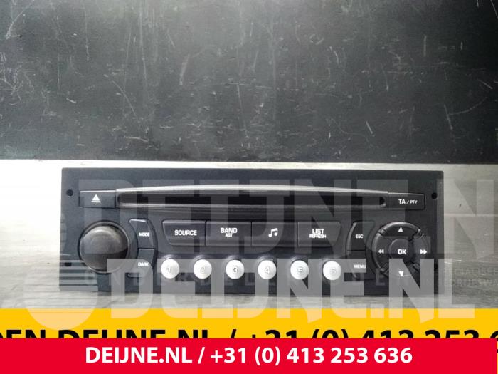 Peugeot Expert Radio O49017